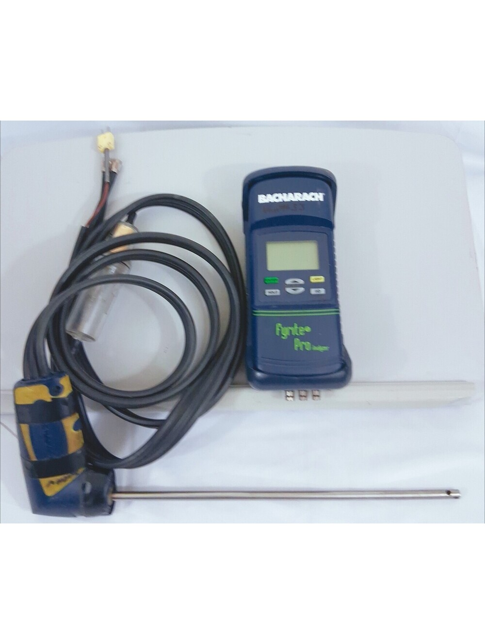 BACHARACH Fyrite PRO Analyzer 24-7268 w/ Hand Held Air Tube